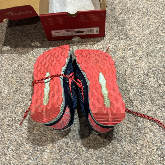 EUC trail running shoes.Saucony Nomad TR. women’s sz 9. Offers welcome - Picture 3 of 5